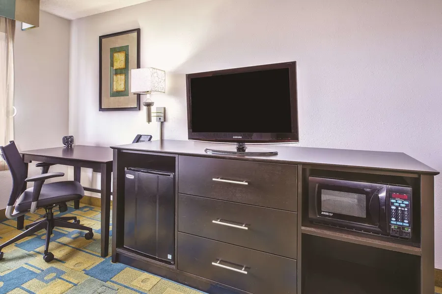 La Quinta Inn by Wyndham Toledo Perrysburg hotel detail image 6