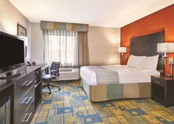 La Quinta Inn by Wyndham Toledo Perrysburg hotel thumbnail 8
