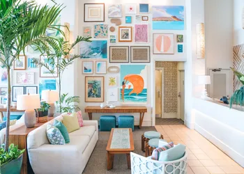 Kaimana Beach Hotel hotel thumbnail 2