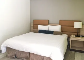 Kaimana Beach Hotel hotel thumbnail 4