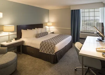 Crowne Plaza Suites Pittsburgh South by IHG hotel thumbnail 6