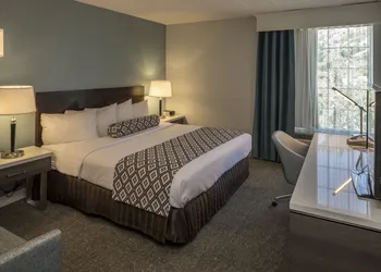 Crowne Plaza Suites Pittsburgh South by IHG hotel thumbnail 7