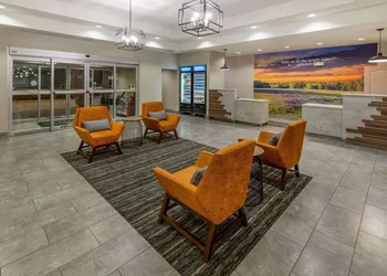 La Quinta Inn & Suites by Wyndham Bridgeport hotel thumbnail 2