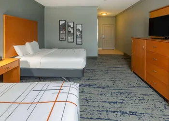 La Quinta Inn & Suites by Wyndham Bridgeport hotel thumbnail 4