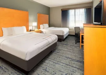 La Quinta Inn & Suites by Wyndham Bridgeport hotel thumbnail 7