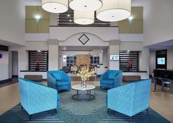 DoubleTree by Hilton Chatsworth hotel thumbnail 2
