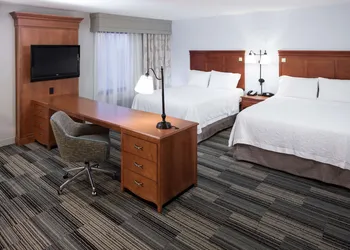 Hampton Inn & Suites Cedar Rapids - North hotel thumbnail 5