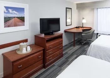 Hampton Inn & Suites Cedar Rapids - North hotel thumbnail 6
