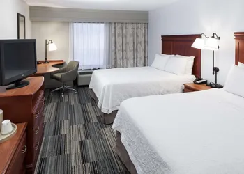 Hampton Inn & Suites Cedar Rapids - North hotel thumbnail 7