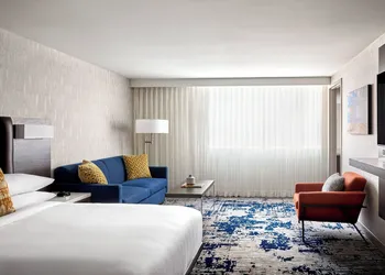 Ventura Beach Marriott hotel thumbnail 7