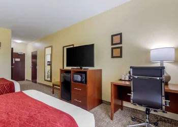 Comfort Inn & Suites Hillsville I-77 hotel thumbnail 6