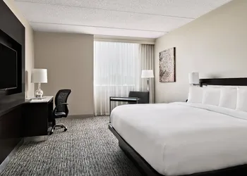 Cleveland Marriott East hotel thumbnail 7