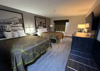 Super 8 by Wyndham Lake Charles/Sulphur hotel thumbnail 6