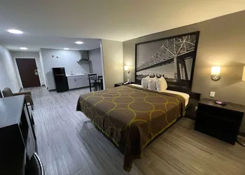 Super 8 by Wyndham Lake Charles/Sulphur hotel thumbnail 7