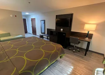 Super 8 by Wyndham Lake Charles/Sulphur hotel thumbnail 8