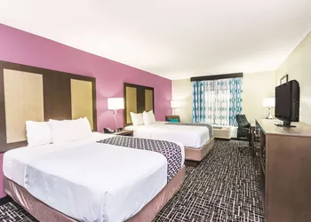 La Quinta Inn & Suites by Wyndham Loudon hotel thumbnail 5