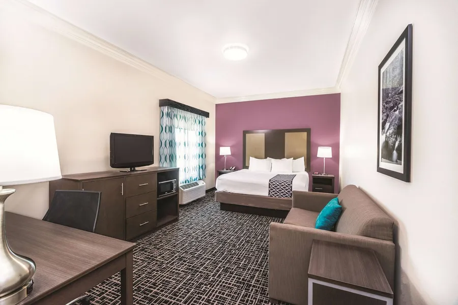 La Quinta Inn & Suites by Wyndham Loudon hotel detail image 6