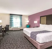 La Quinta Inn & Suites by Wyndham Loudon hotel detail image 7