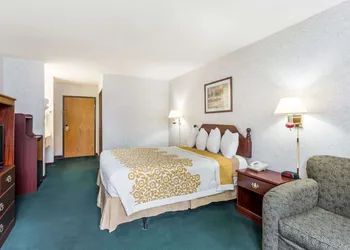 Days Inn by Wyndham Battlefield Rd/Hwy 65 hotel thumbnail 4