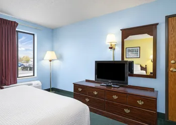 Days Inn by Wyndham Battlefield Rd/Hwy 65 hotel thumbnail 6