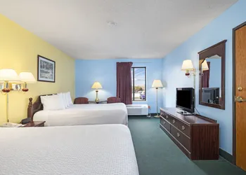 Days Inn by Wyndham Battlefield Rd/Hwy 65 hotel thumbnail 7