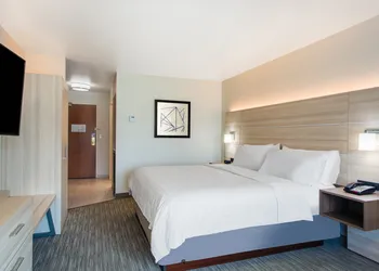Holiday Inn Express Hotel & Suites Lewisburg by IHG hotel thumbnail 5