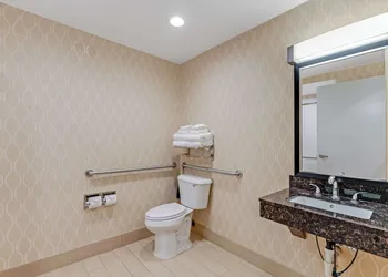 Comfort Suites Chesapeake - Norfolk hotel thumbnail 4