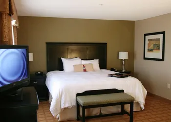 Hampton Inn & Suites Chicago/St. Charles hotel thumbnail 5
