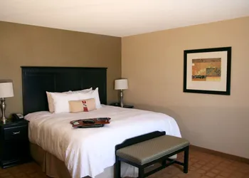 Hampton Inn & Suites Chicago/St. Charles hotel thumbnail 6