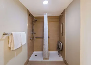 Comfort Inn South Oceanfront hotel thumbnail 8