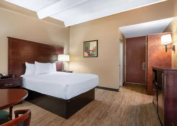 Travelodge by Wyndham Lakeland hotel thumbnail 8