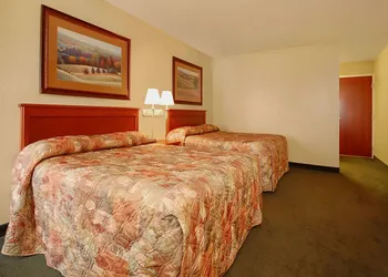 Econo Lodge Inn & Suites Kearney South hotel thumbnail 3