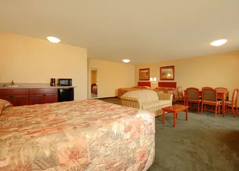 Econo Lodge Inn & Suites Kearney South hotel thumbnail 4