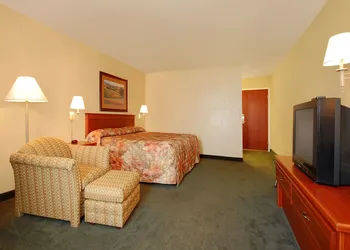 Econo Lodge Inn & Suites Kearney South hotel thumbnail 8