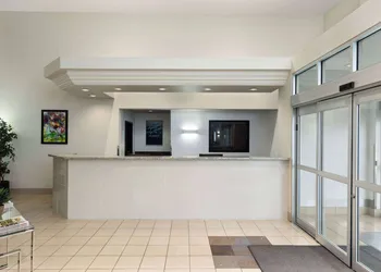 Super 8 by Wyndham St-Jerome hotel thumbnail 3