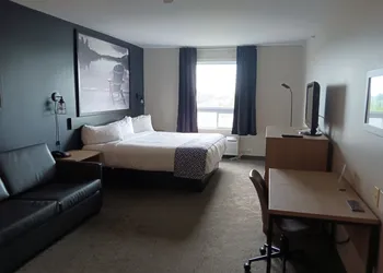 Super 8 by Wyndham St-Jerome hotel thumbnail 8