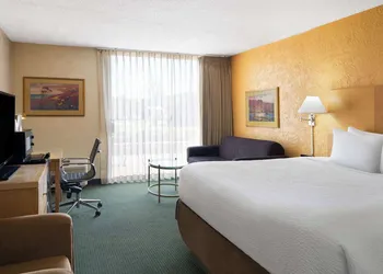 Ramada by Wyndham Tucson hotel thumbnail 3