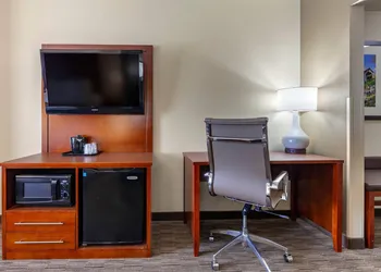 Comfort Suites Oshkosh West hotel thumbnail 4