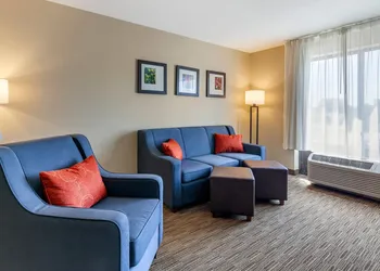 Comfort Suites Oshkosh West hotel thumbnail 6