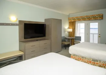 Cherry Tree Inn & Suites hotel thumbnail 3