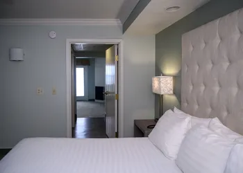 Cherry Tree Inn & Suites hotel thumbnail 8