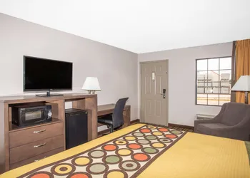 Super 8 by Wyndham Springdale AR hotel thumbnail 6