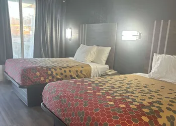 Econo Lodge Calhoun South hotel thumbnail 4