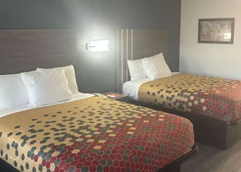 Econo Lodge Calhoun South hotel thumbnail 5