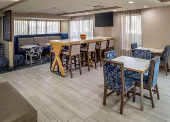 Hampton Inn Long Island / Commack hotel thumbnail 2