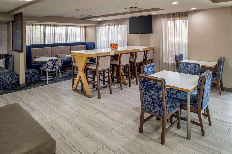 Hampton Inn Long Island / Commack hotel detail image 2