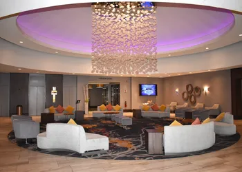 DoubleTree by Hilton Chicago - Oak Brook hotel thumbnail 2