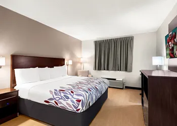 Red Roof Inn Norwich hotel thumbnail 7