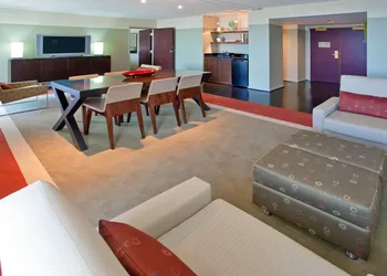 Crowne Plaza Chicago West Loop by IHG hotel thumbnail 5