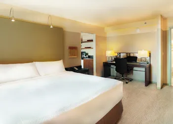 Crowne Plaza Chicago West Loop by IHG hotel thumbnail 8